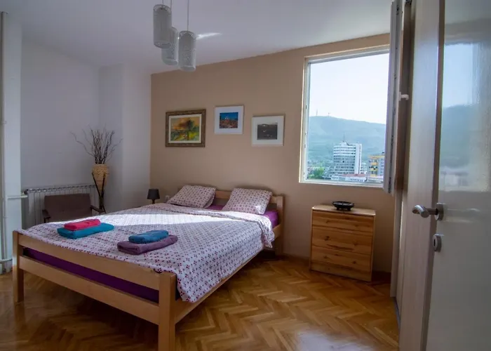Green Paradise Square Apartment