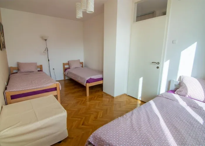 Green Paradise Square Apartment