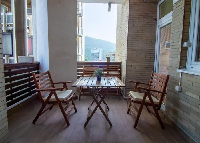 Green Paradise Square Apartment